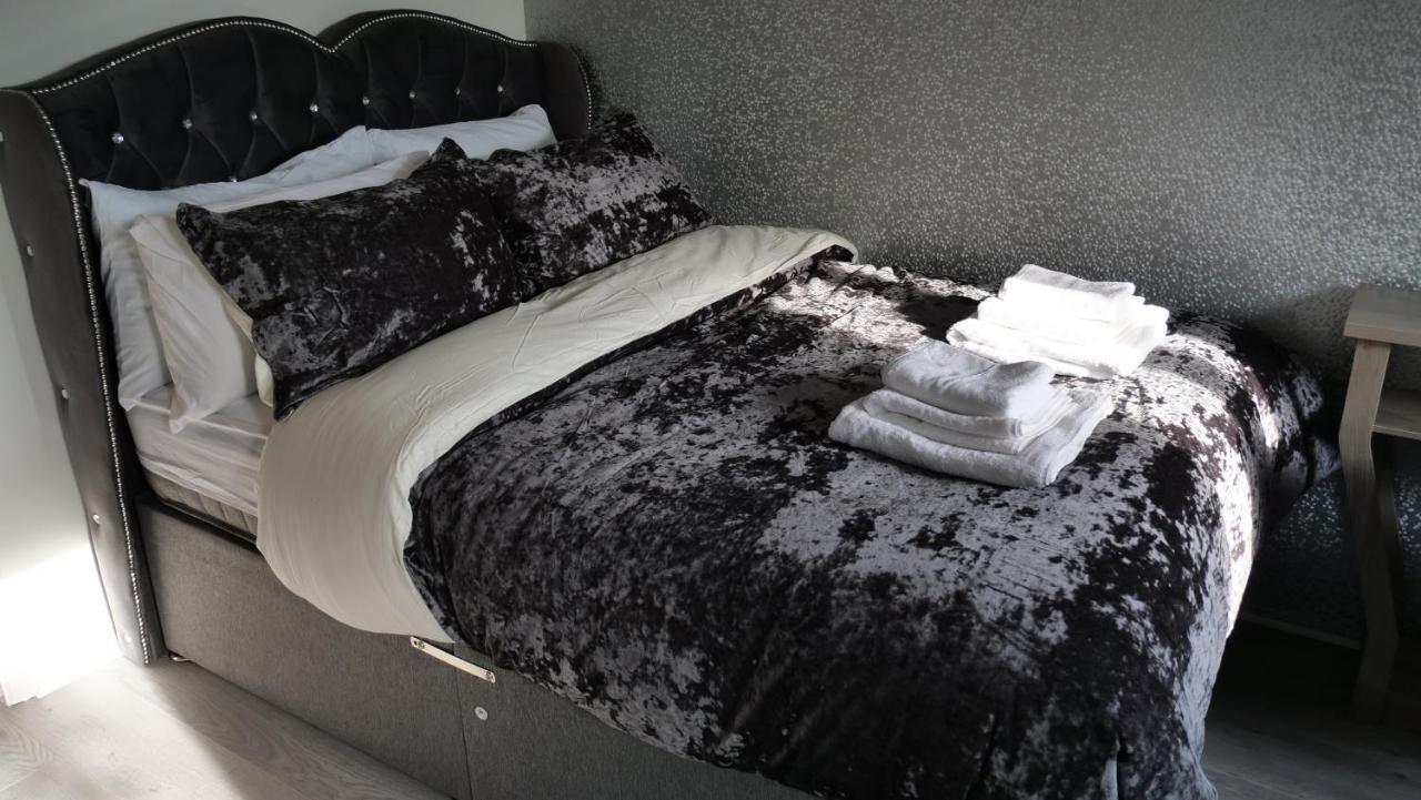 Milton Keynes Luxury Short Stay House With Wifi And Free Parking Wolverton  Kültér fotó