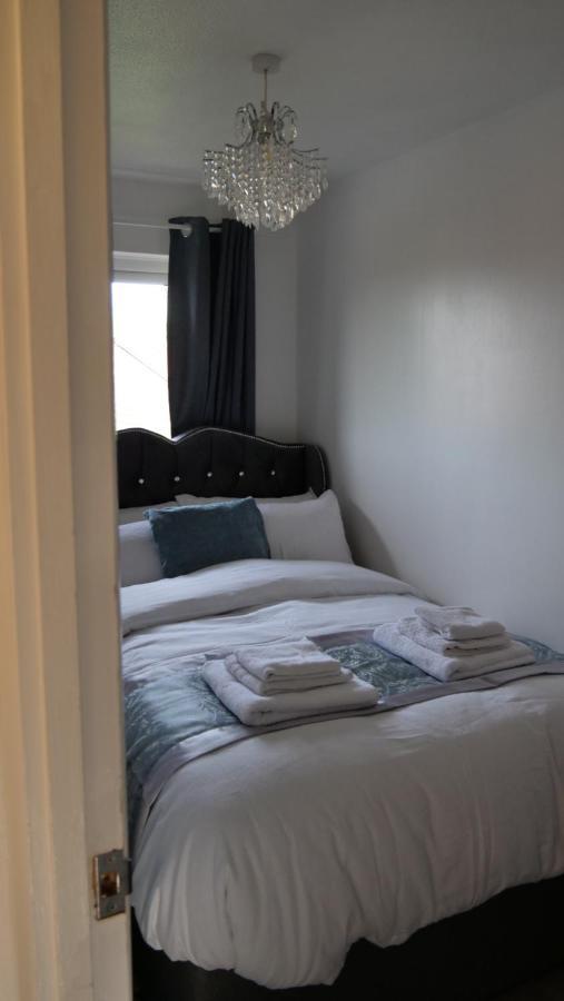 Milton Keynes Luxury Short Stay House With Wifi And Free Parking Wolverton  Kültér fotó