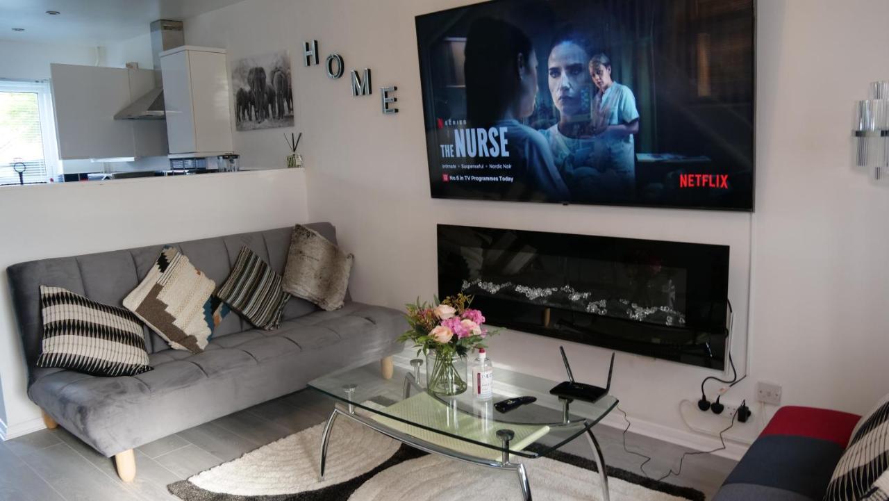 Milton Keynes Luxury Short Stay House With Wifi And Free Parking Wolverton  Kültér fotó