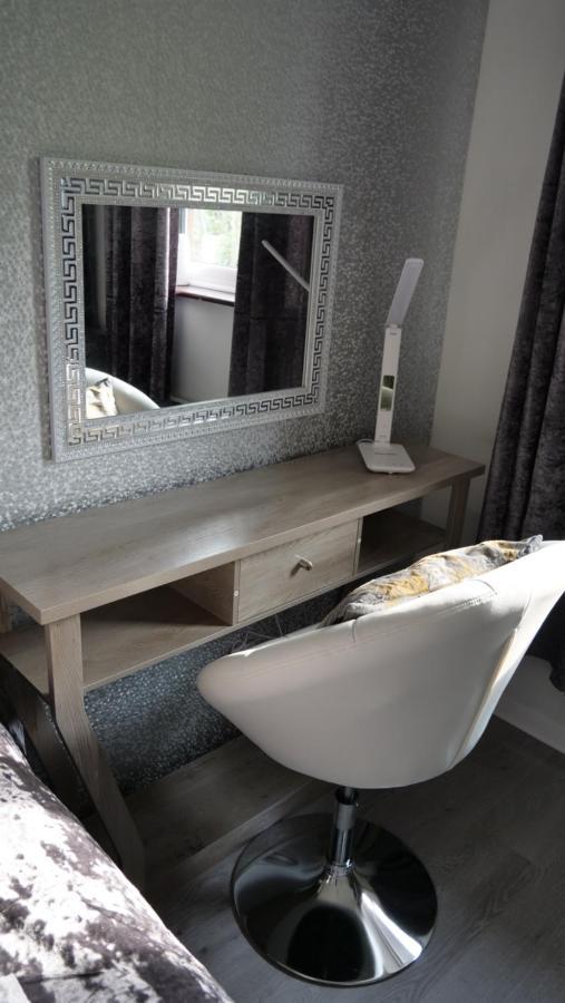 Milton Keynes Luxury Short Stay House With Wifi And Free Parking Wolverton  Kültér fotó