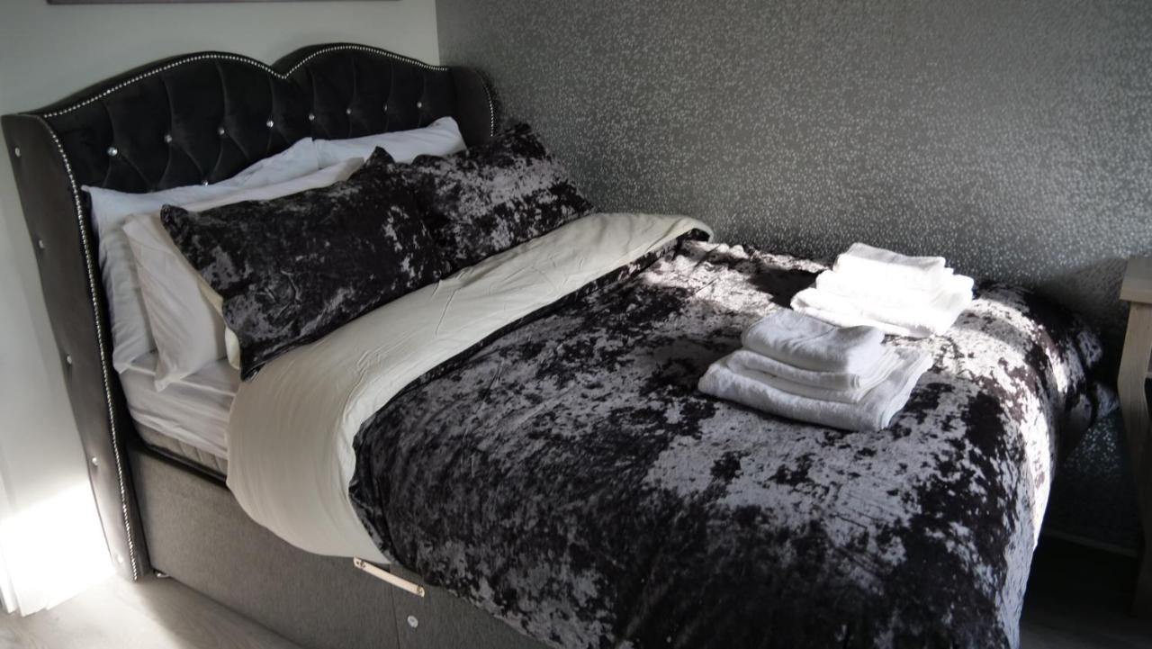 Milton Keynes Luxury Short Stay House With Wifi And Free Parking Wolverton  Kültér fotó
