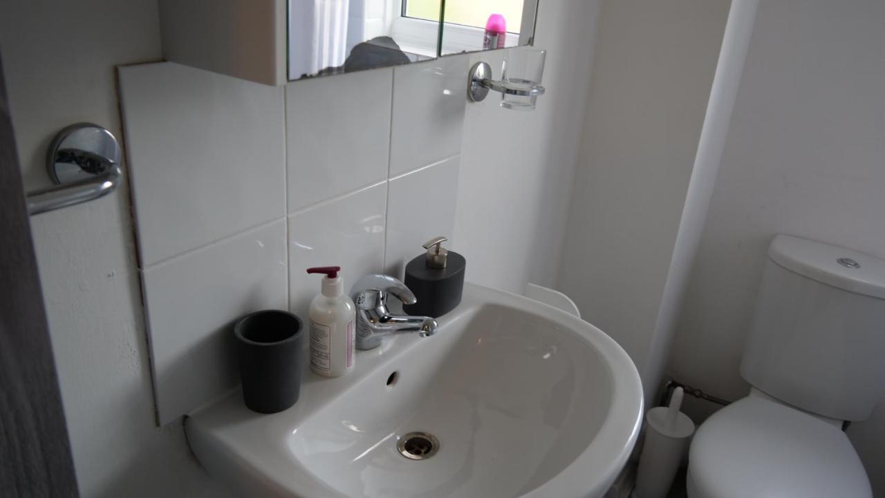 Milton Keynes Luxury Short Stay House With Wifi And Free Parking Wolverton  Kültér fotó