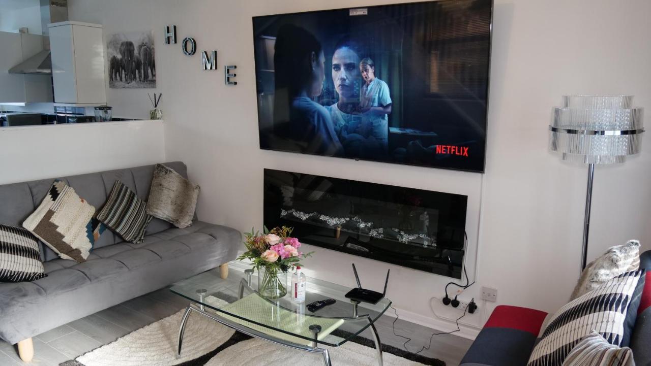 Milton Keynes Luxury Short Stay House With Wifi And Free Parking Wolverton  Kültér fotó