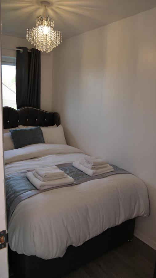Milton Keynes Luxury Short Stay House With Wifi And Free Parking Wolverton  Kültér fotó